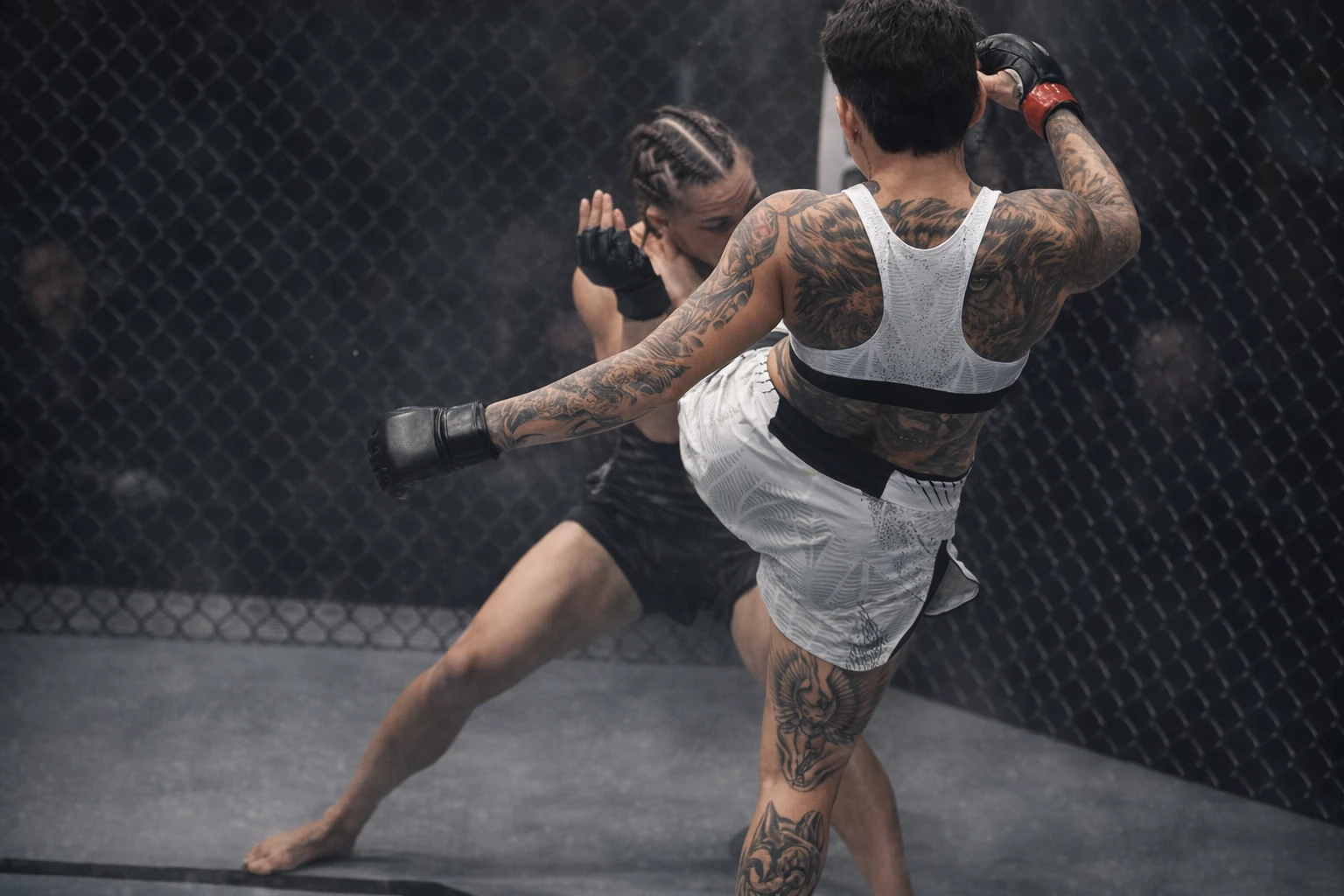 Ketlen Souza Crushes Ariane Carnelossi With Head-Kick KO at UFC Vegas 118