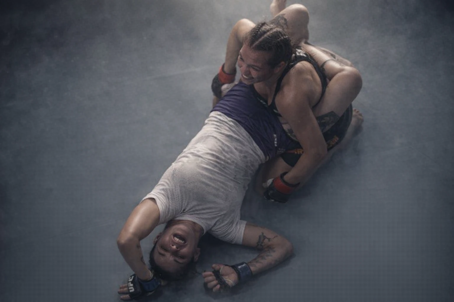 Polyana Viana Taps to Rare Capsule Lock at UFC Fight Night 276